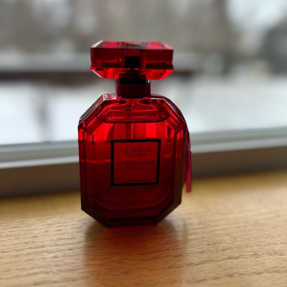 Bombshell intense Perfume Victoria Secret 3.4 FL OZ - Picture 3 of 3